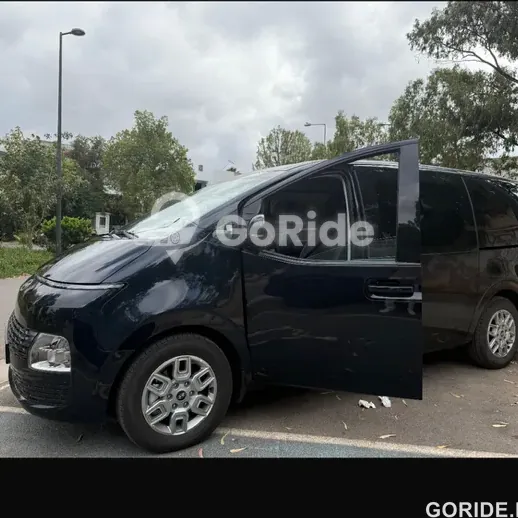 Hyundai Staria de Peddle Car, photo réelle (plaque floutée)