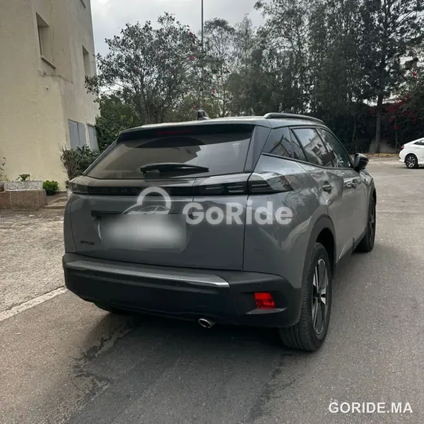 Peugeot 2008 de Peddle Car, photo réelle (plaque floutée)