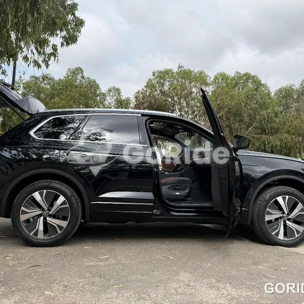 Volkswagen Touareg de Peddle Car, photo réelle (plaque floutée)